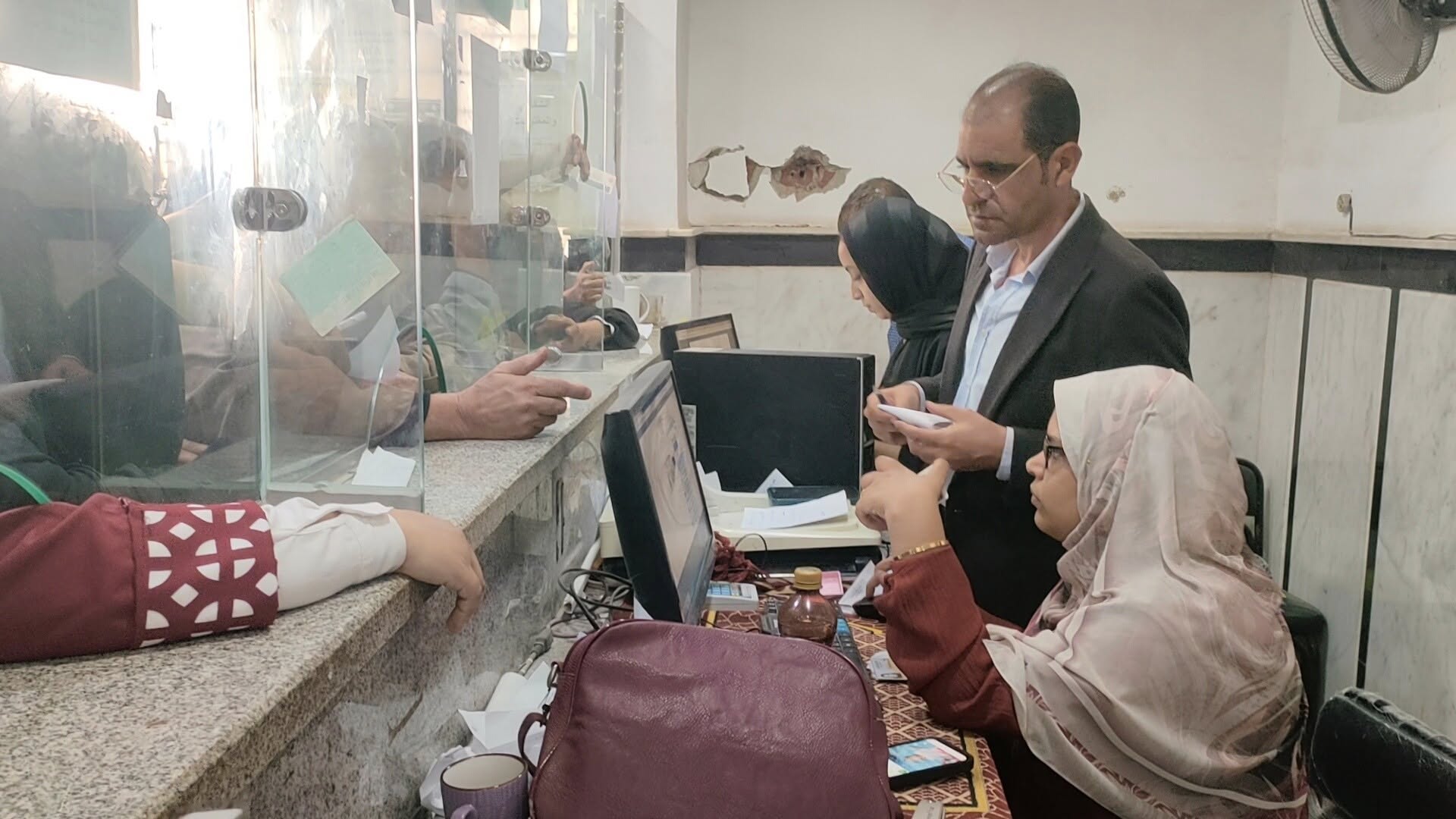 رئيس مدينة كفر الشيخ يتابع أعمال التصالح بالمركز التكنولوجي رئيس مدينة كفر الشيخ يتابع أعمال التصالح بالمركز التكنولوجي