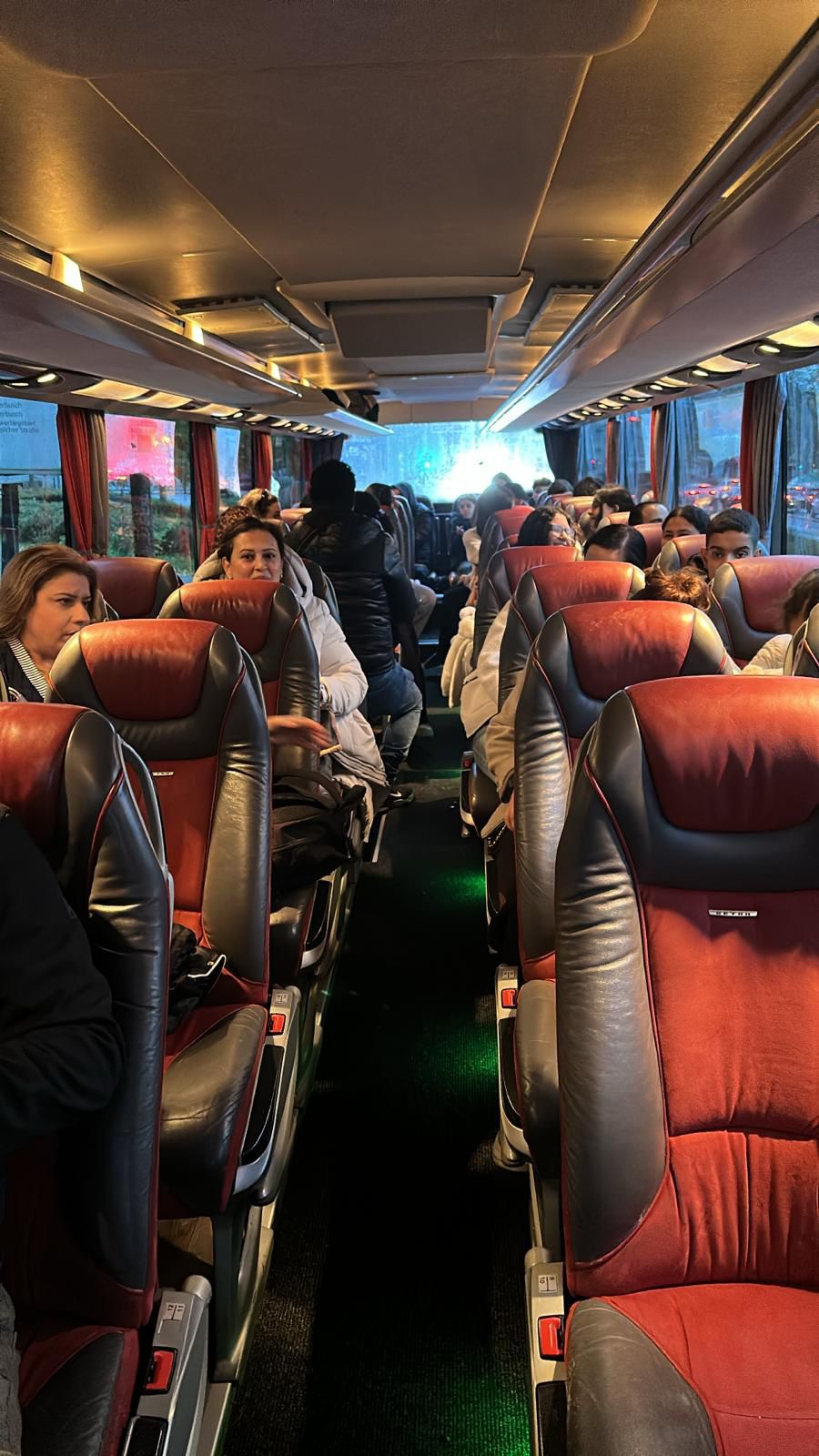 الجاليات المصرية تتحرك لبروكسل لاستقبال الرئيس السيسى (15)