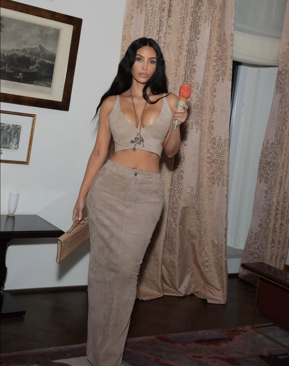 اطلالات كيم كاردشيان  (6)