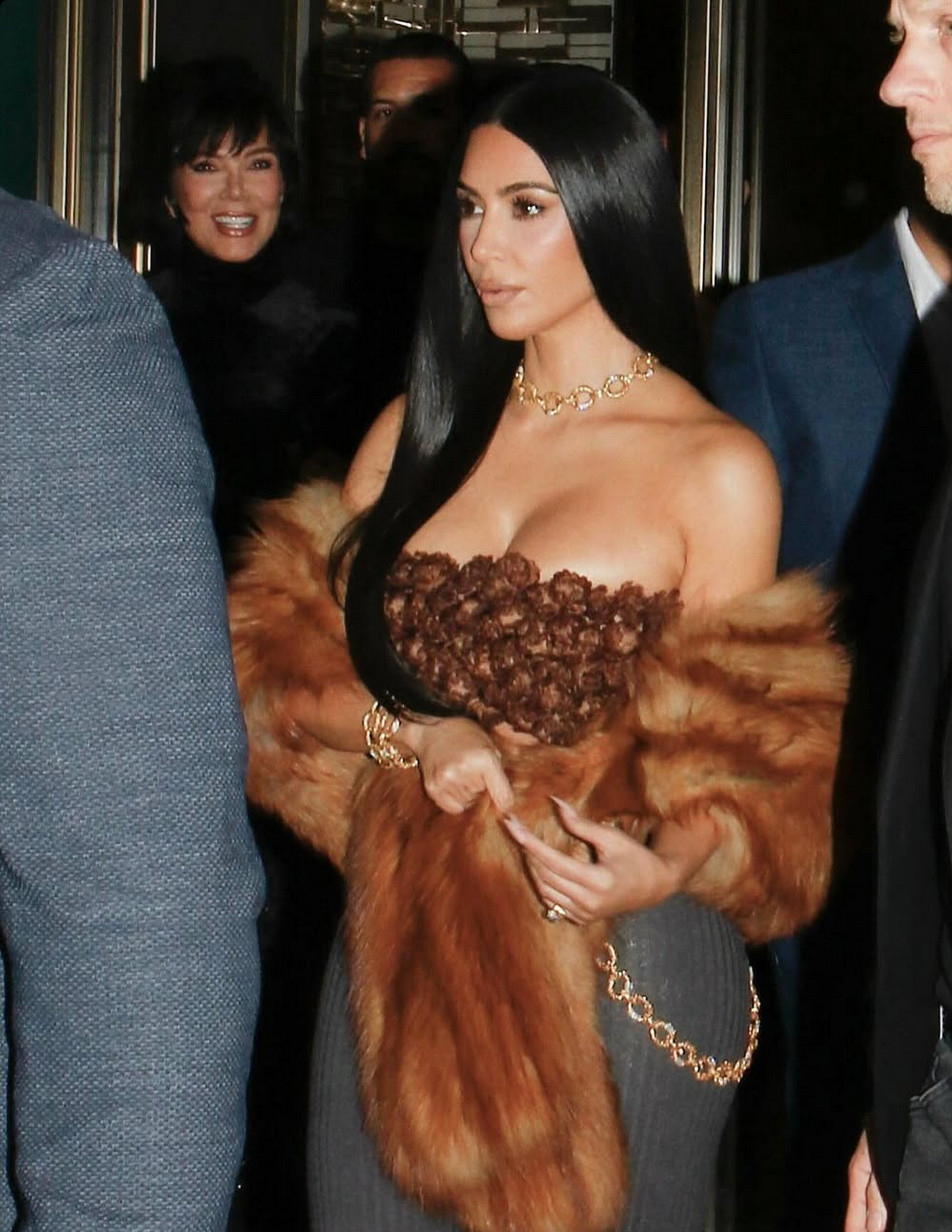 اطلالات كيم كاردشيان  (4)