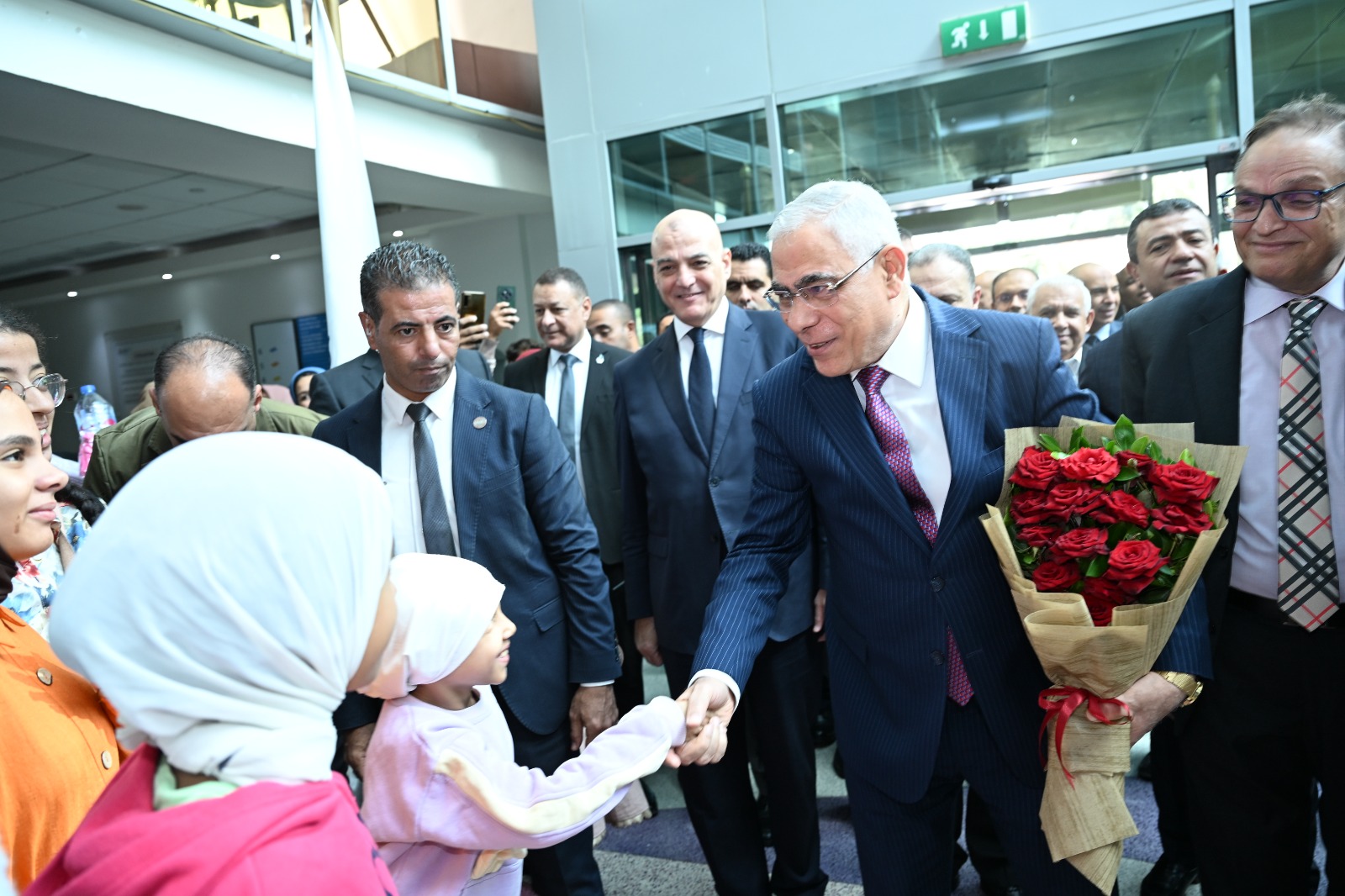 النائب العام يزور مستشفى سرطان الأطفال  (4)