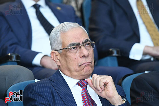 النائب العام يستمع لفيلم تسجيلى عن مرضى السرطان ونسب الشفاء بين الأطفال (13)