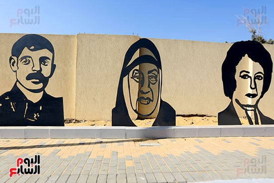 مجسمات فنية في الطريق الصحراوي