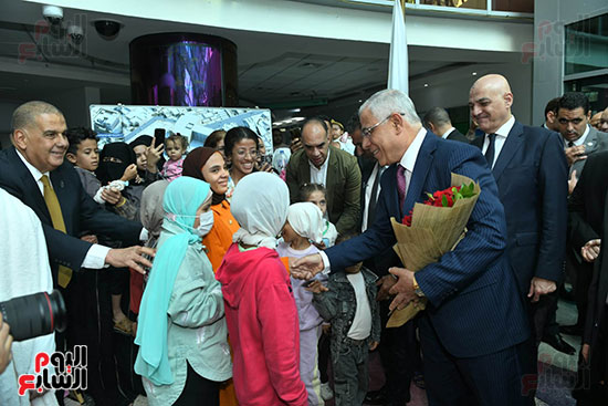 وصول النائب العام ووفد النيابة العامة لزيارة مستشفى أطفال 57357 (6)