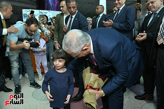 وصول النائب العام ووفد النيابة العامة لزيارة مستشفى أطفال 57357 (7)