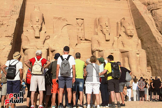 انتعاشة-سياحية-داخل-معبد-أبوسمبل-قبل-يوم-من-تعامد-الشمس