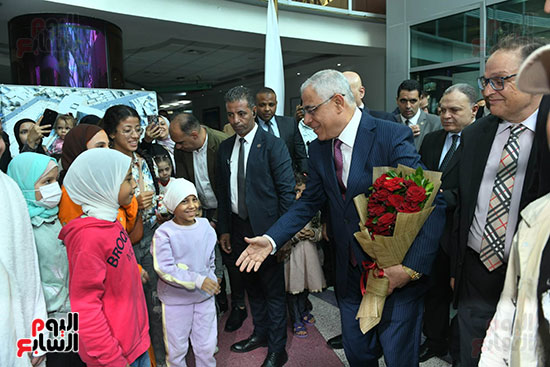 وصول النائب العام ووفد النيابة العامة لزيارة مستشفى أطفال 57357 (5)