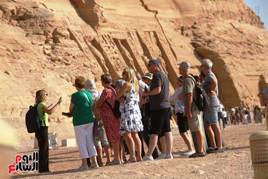 انتعاشة-سياحية-داخل-معبد-أبوسمبل-قبل-يوم-من-تعامد-الشمس-(5)