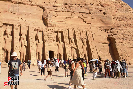 انتعاشة-سياحية-داخل-معبد-أبوسمبل-قبل-يوم-من-تعامد-الشمس-(6)