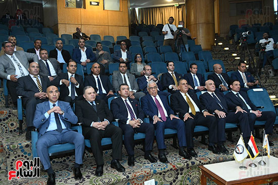 النائب العام يستمع لفيلم تسجيلى عن مرضى السرطان ونسب الشفاء بين الأطفال (33)