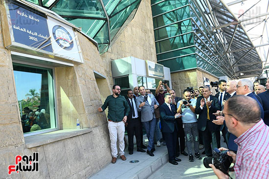 وصول النائب العام ووفد النيابة العامة لزيارة مستشفى أطفال 57357 (3)