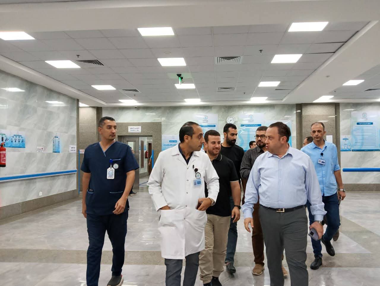 الدكتور ايمن رخا رئيس الإقليم لرعاية الصحية بجنوب سيناء يتفقد الاقسام الطبيه بمجمع الفيروز