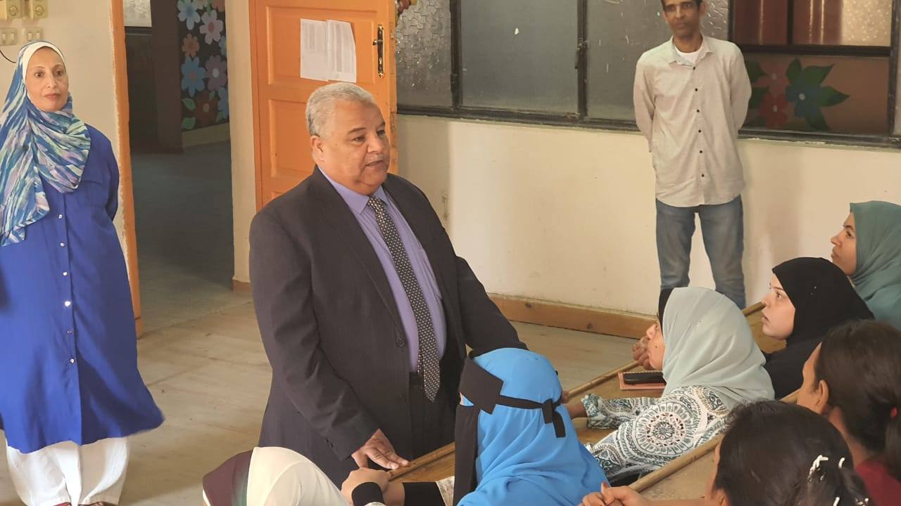 وكيل التعليم يتابع تدريب المعلمين الجدد بالمدارس وكيل التعليم يتابع تدريب المعلمين الجدد بالمدارس