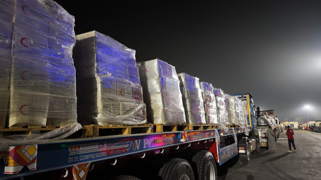 قوافل الهلال الأحمر المصرى 