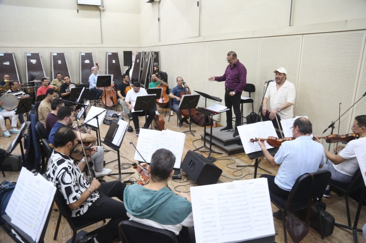 الحجار يختتم بروفاته استعدادًا لحفلمهرجان الموسيقى العربية غدًا (5)