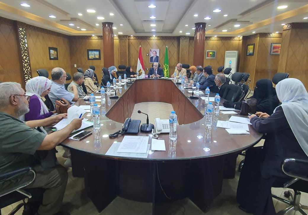خلال الاجتماع بمديرية التربية والتعليم بالقليوبية