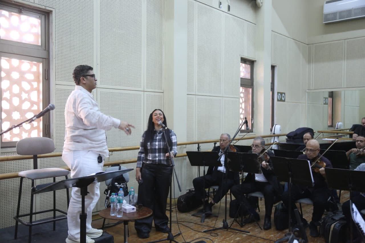 مروة ناجي تختتم استعداداتها لافتتاح مهرجان الموسيقى العربية بقيادة المايسترو علاء عيد السلام (3)