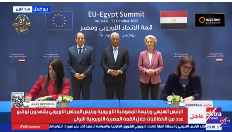 لحظة توقيع الاتفاقيات