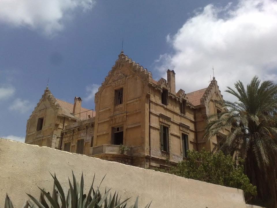 جوانب مختلفة من القصر (1)