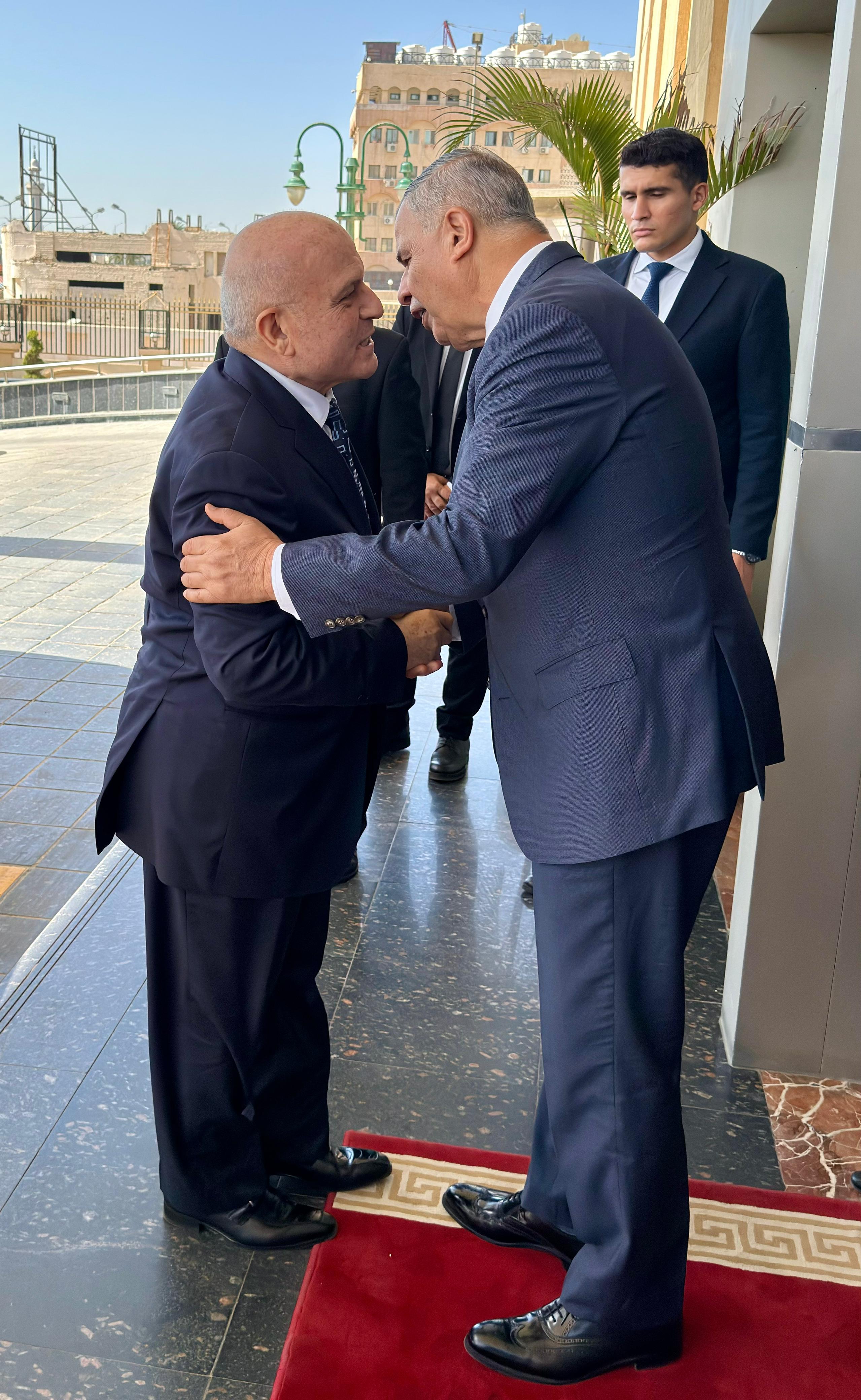 رئيس هيئة النيابة الإدارية يزور محافظ الإسكندرية (5)