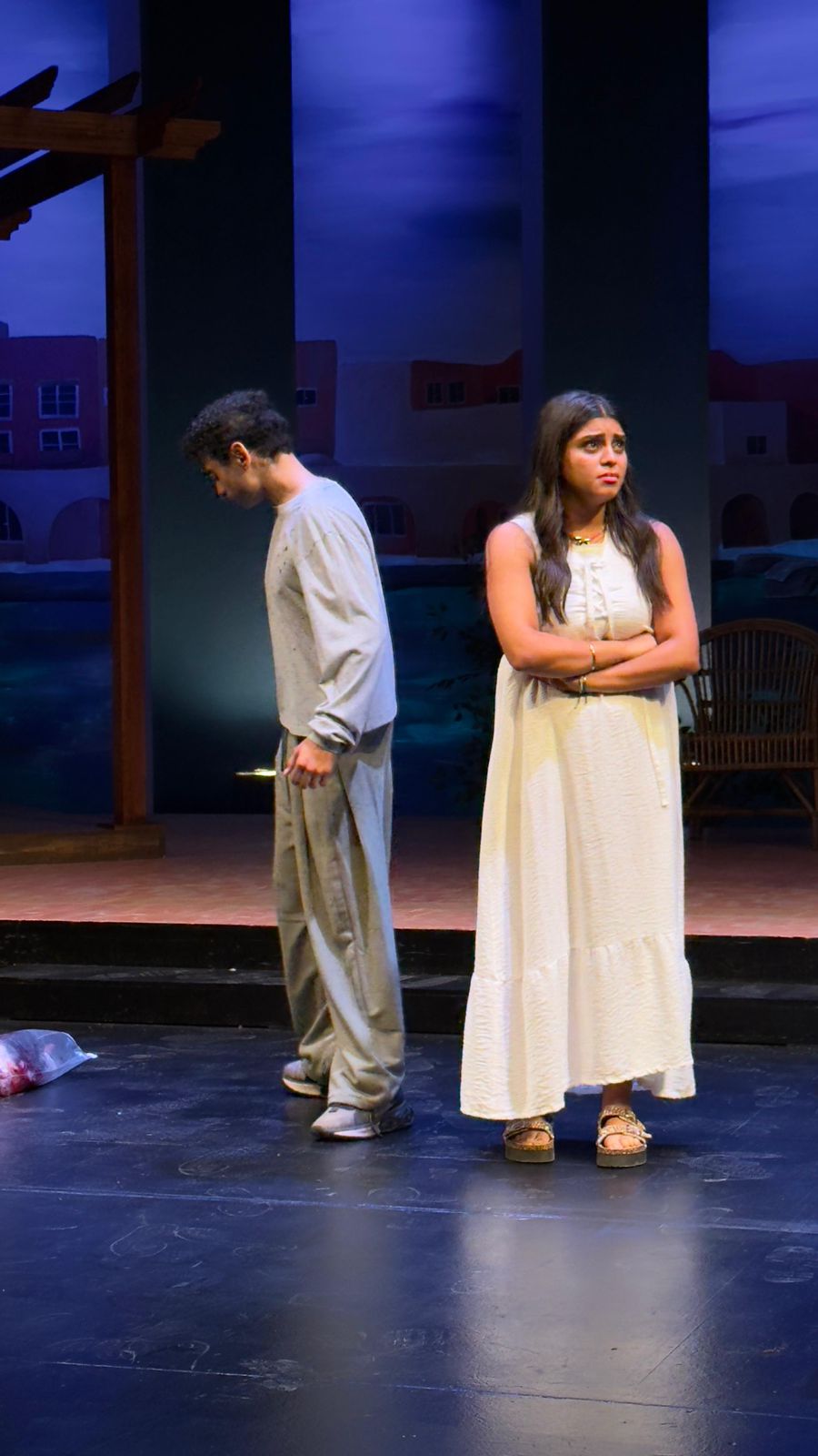 روجينا وأشرف زكي يحتفيان بموهبة ابنتهما مريم اشرف زكي في عرض “بين الميه والهوا” بالجامعة الأمريكية (5)