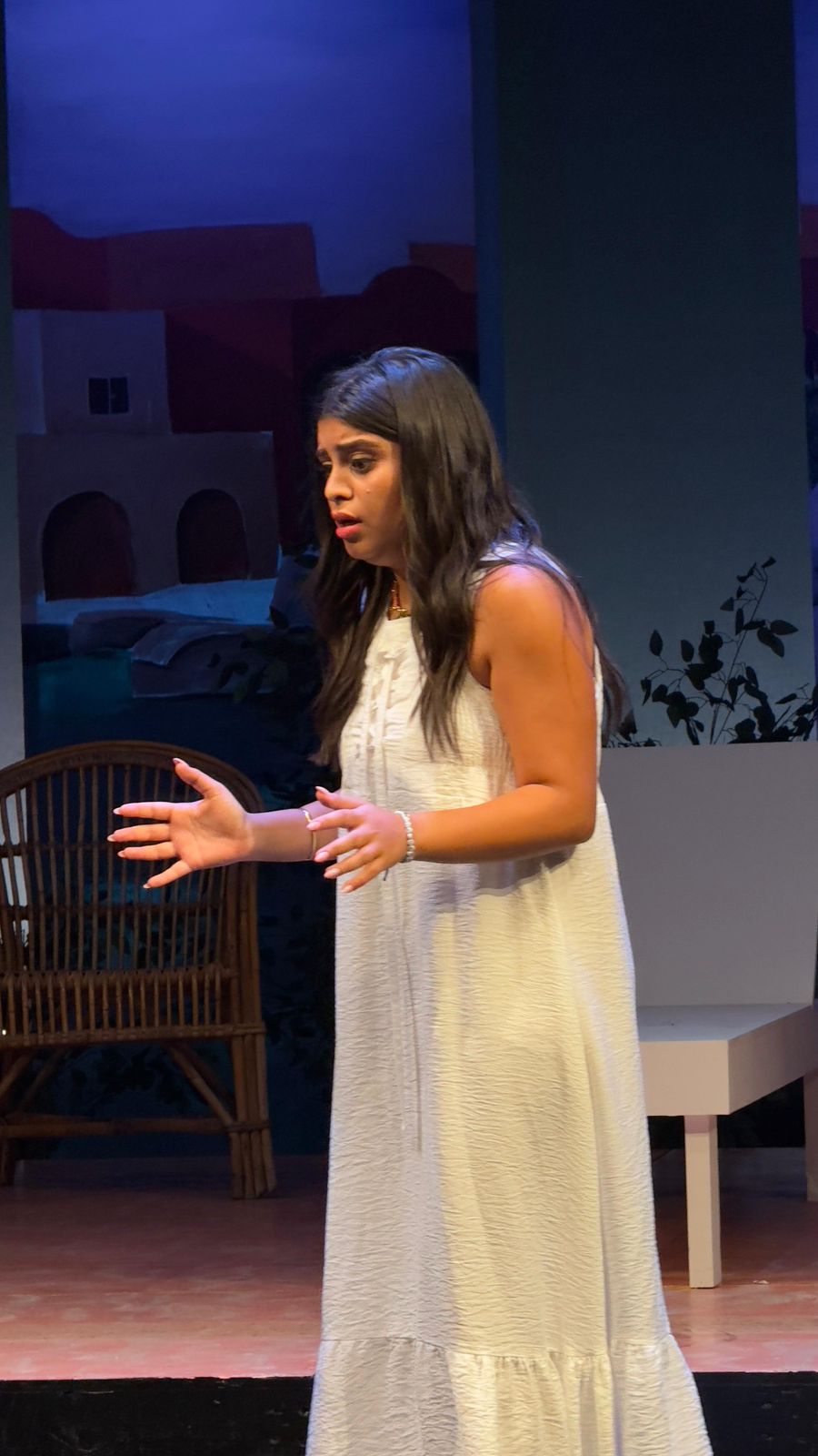 روجينا وأشرف زكي يحتفيان بموهبة ابنتهما مريم اشرف زكي في عرض “بين الميه والهوا” بالجامعة الأمريكية (6)