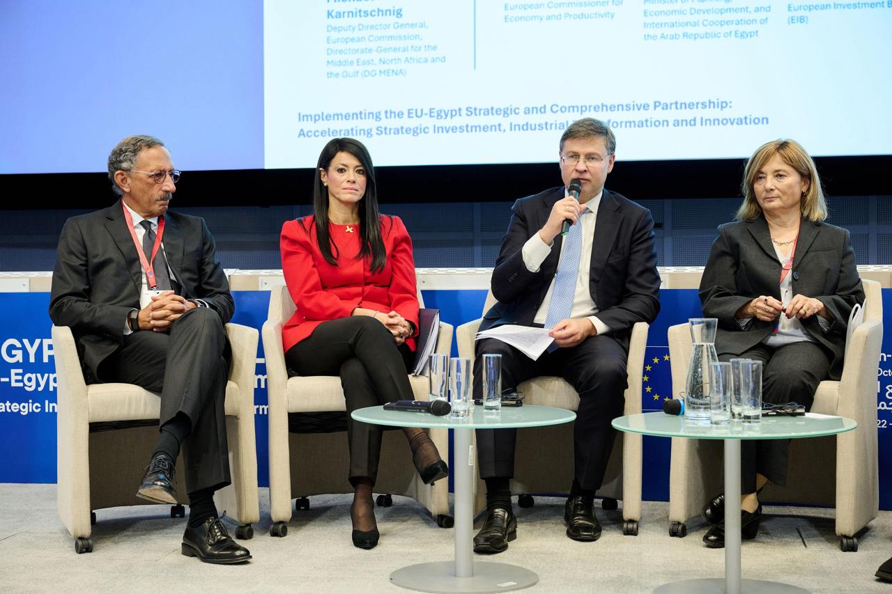 جانب من اللقاءات