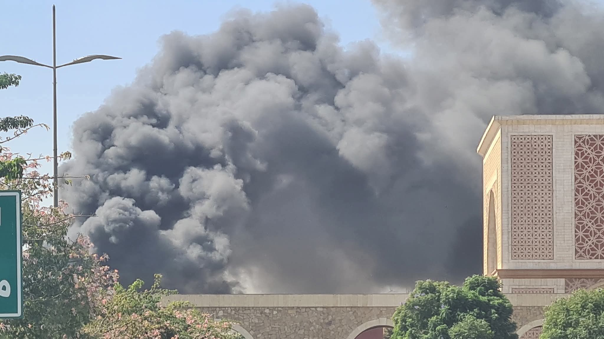 اندلاع حريق داخل مخزن فى التجمع (2)