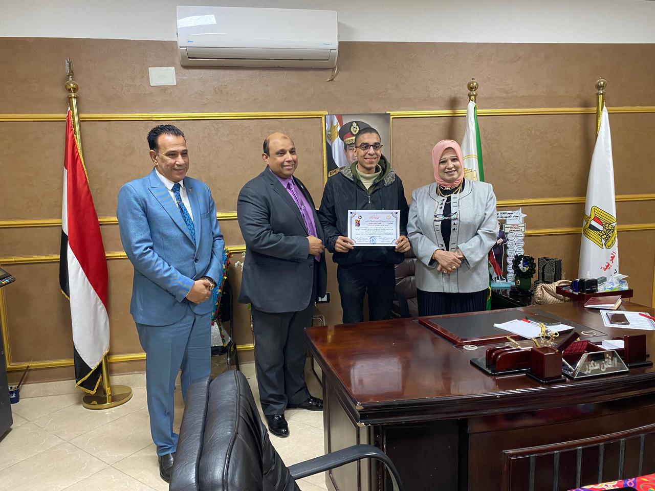 عمر خلال تكريمه