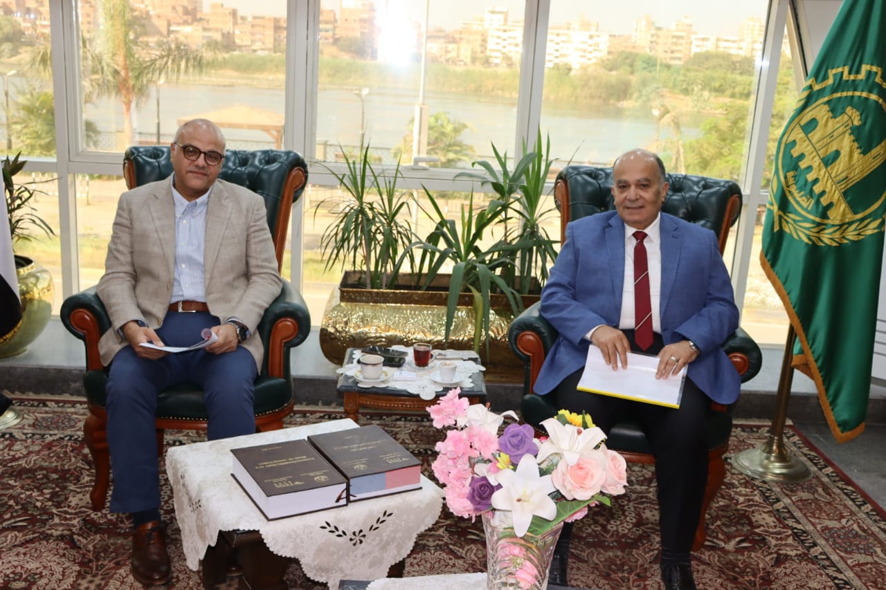 محافظ القليوبية يجتمع مع الشركة المنفذة