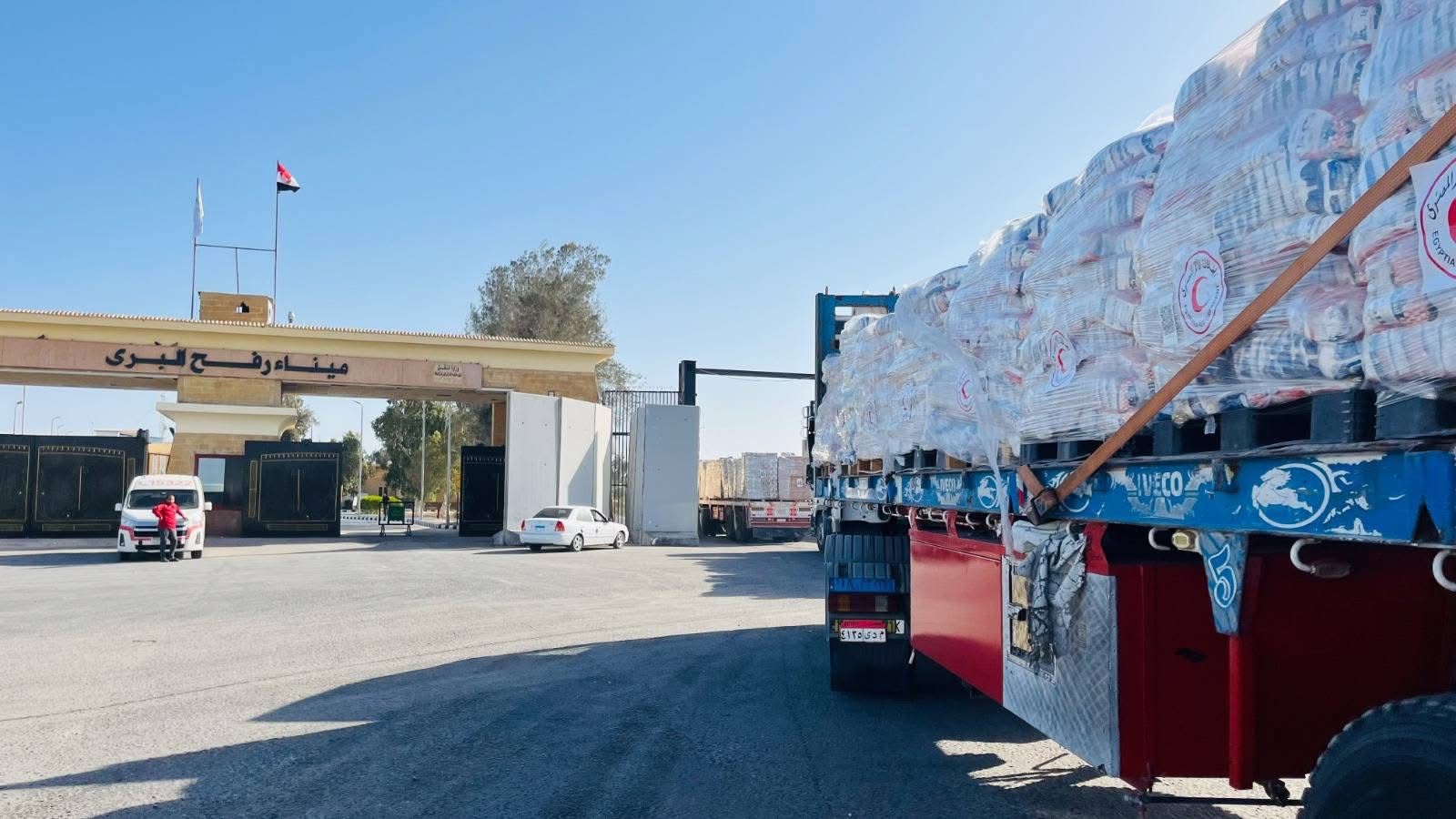 إطلاق قافلة زاد العزة الـ 56 بحمولة 8300 طن مساعدات إلى غزة إطلاق قافلة زاد العزة الـ 56 بحمولة 8300 طن مساعدات إلى غزة