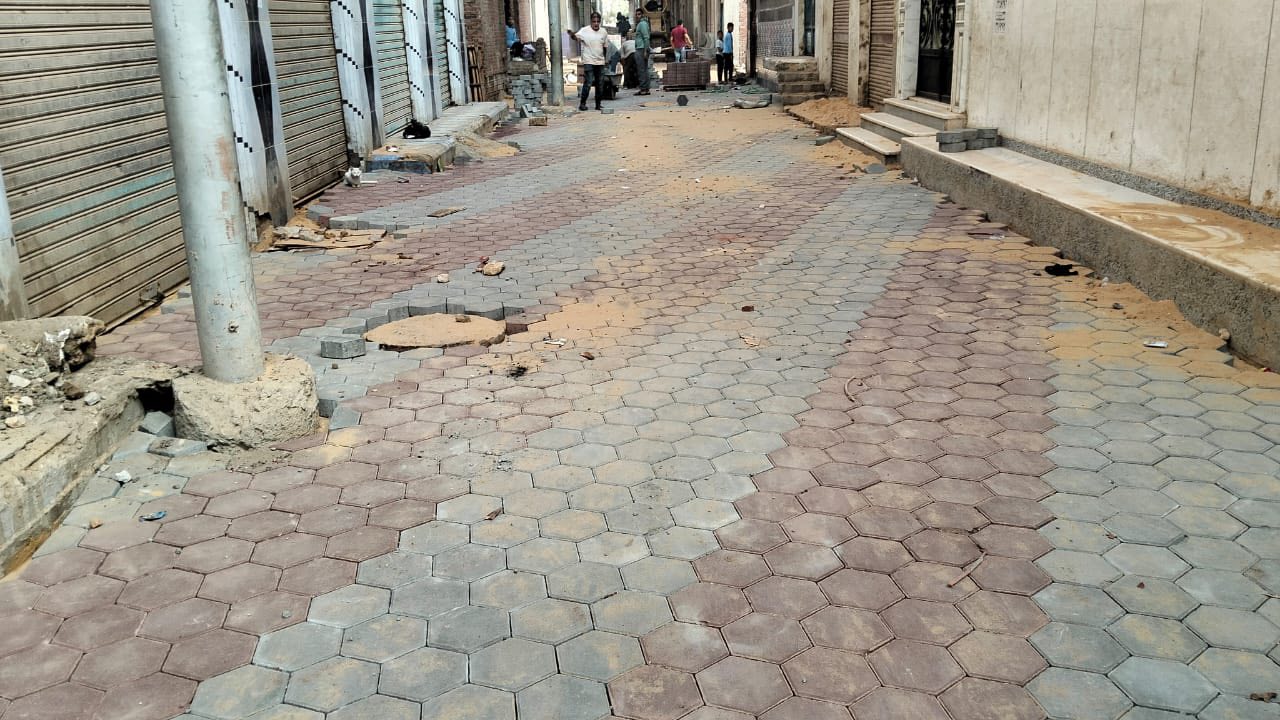 رصف الشوارع بالإنترلوك