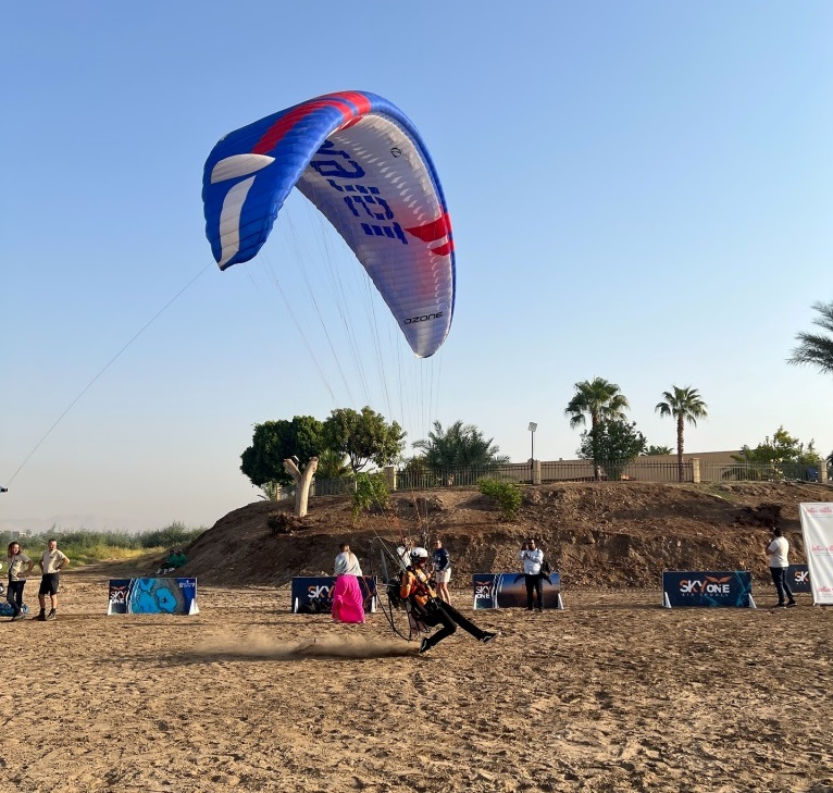 مظلات الباراموتور بمشاركة 100 أجنبي من 15 دولة فى الأقصر مظلات الباراموتور بمشاركة 100 أجنبي من 15 دولة فى الأقصر