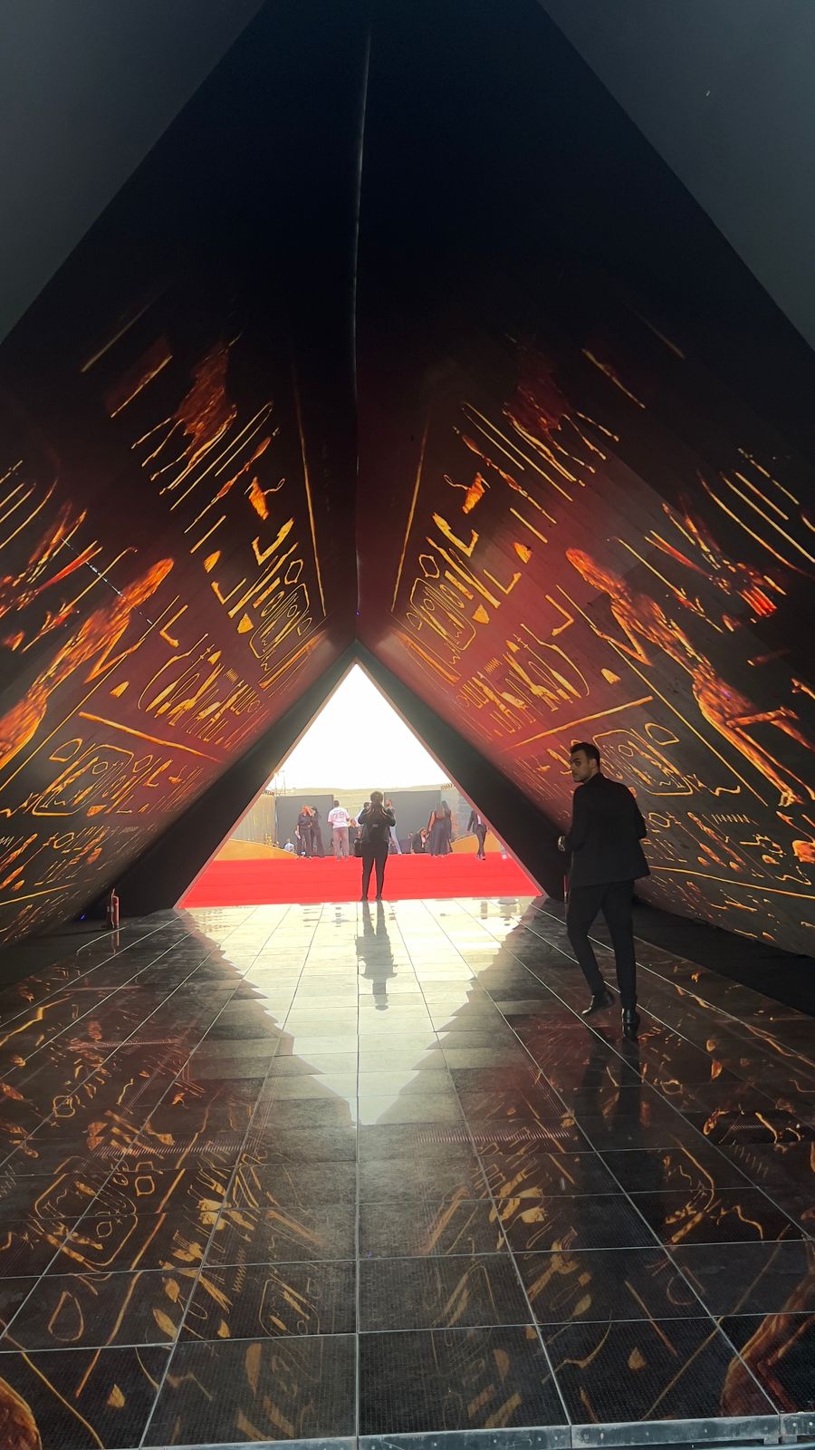 الاستعدادات النهائية لـ حفل الجرامي في الاهرامات (1)