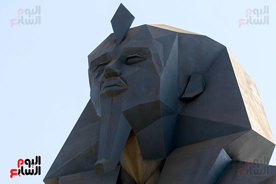 التمثال الجديد بمدخل الطريق الصحراوي