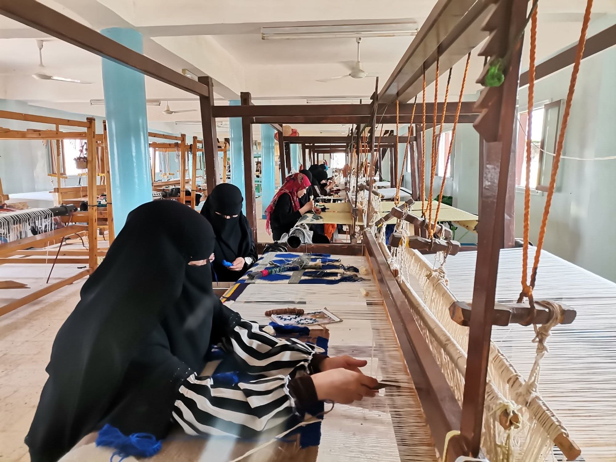 صناعة السجاد اليدوى بقرية البشندى فى الوادى الجديد (11)