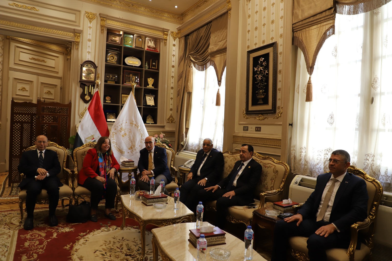  رئيس مجلس القضاء الأعلى يستقبل الرئيس التنفيذي لصندوق الإسكان الاجتماعي (1)