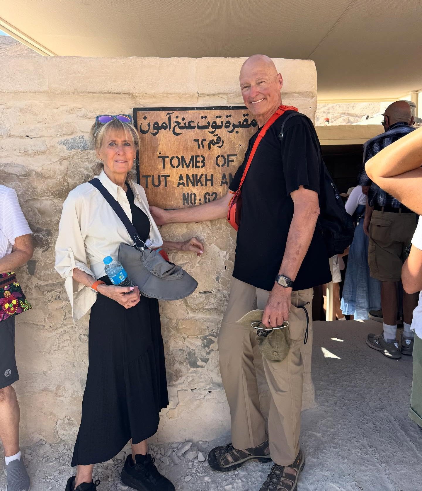 استمتاع الأجانب فى مقبرة الملك توت عنخ آمون استمتاع الأجانب فى مقبرة الملك توت عنخ آمون