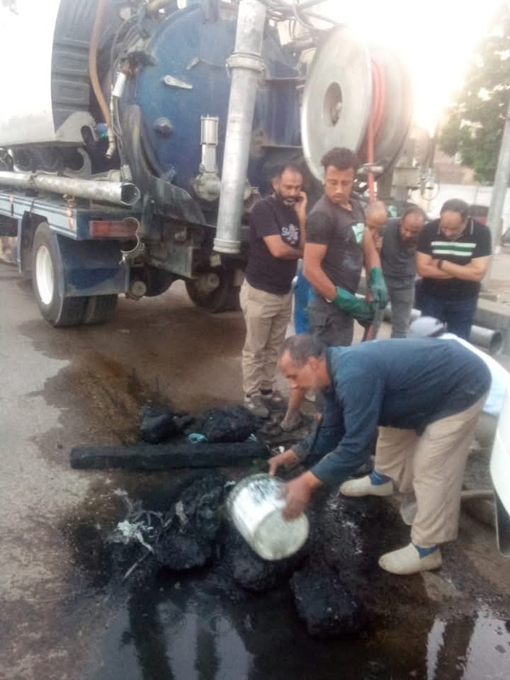 أعمال التطهير لشبكة الصرف الصحي بمدينة أسوان