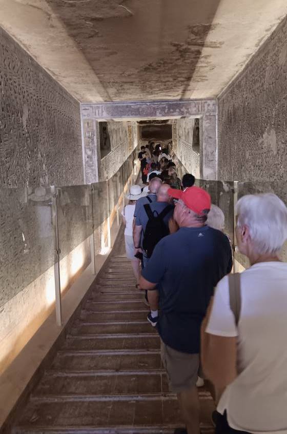 مقابر الملوك والملكات تجذب سياح العالم مقابر الملوك والملكات تجذب سياح العالم