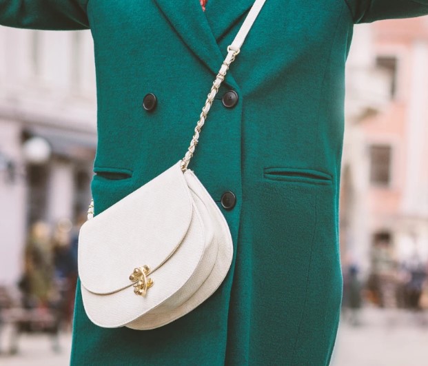 حقيبة كروس وتركها للأمام حقيبة كروس وتركها للأمام