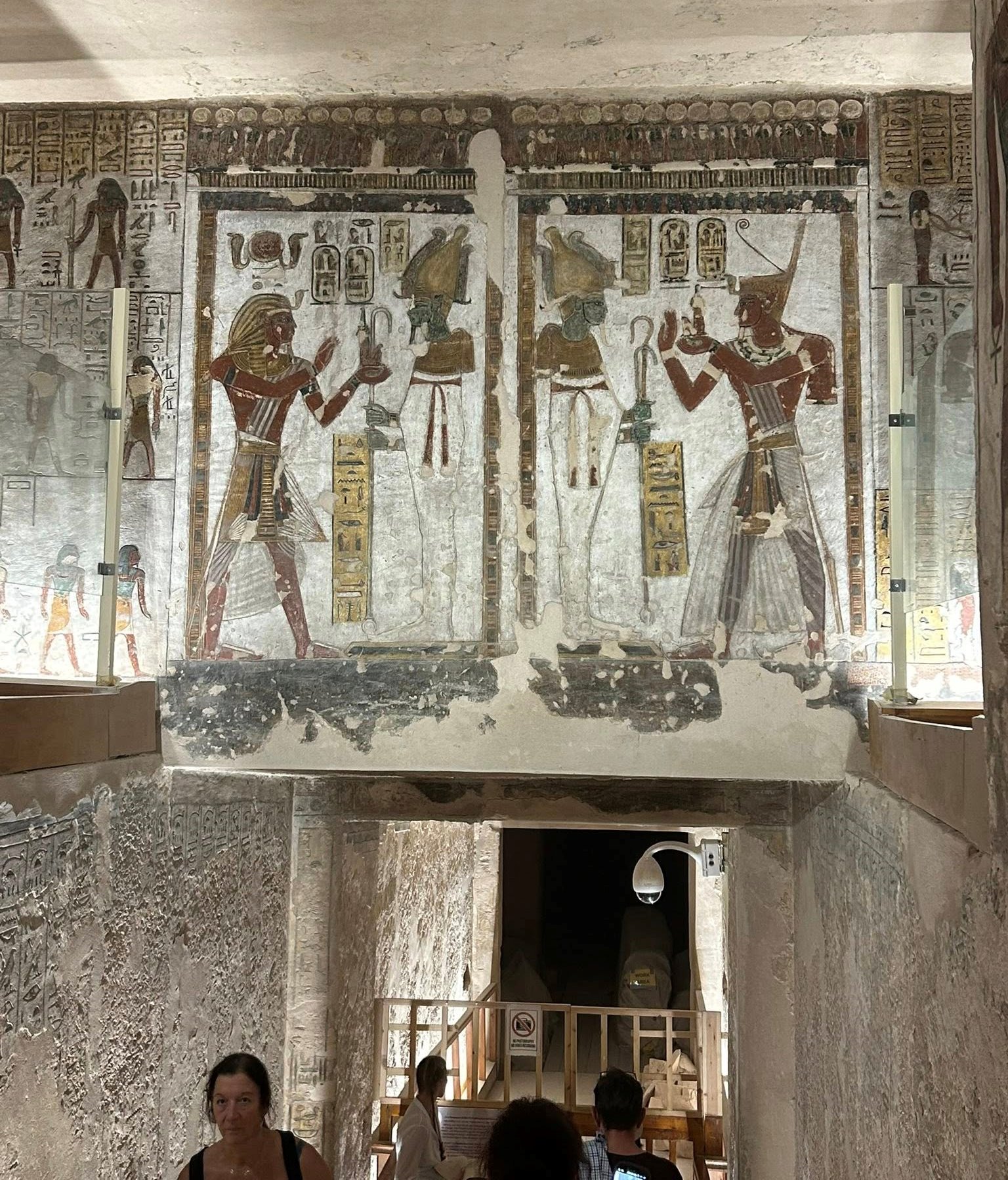 زيارات الأجانب فى مقابر وادى الملوك والملكات زيارات الأجانب فى مقابر وادى الملوك والملكات