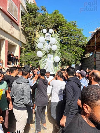 النخيل-الاخضر-والبلالين-في-وداع-عريس-الجنة
