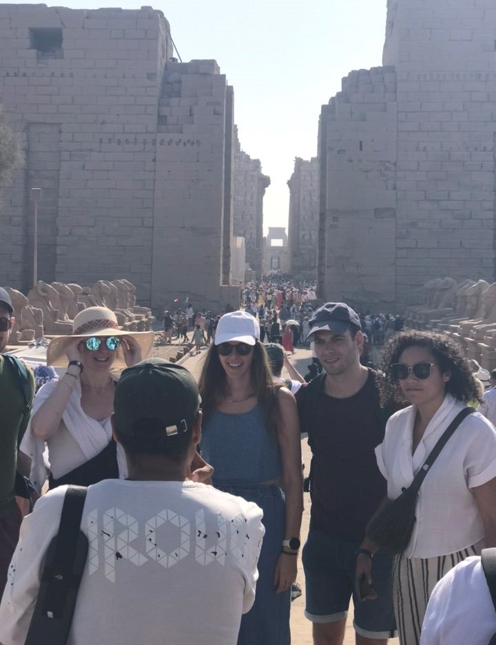 بهجة السياح خلال زيارتهم لمعابد الأقصر