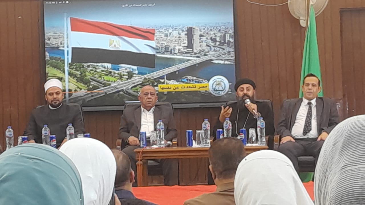 محمد ثروت يشارك فى ندوة بالمعهد الزراعى بشبرا الخيمة (7)