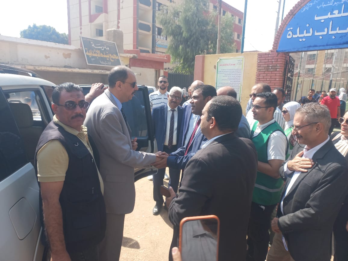 المحافظ يصل مركز شباب نيده 