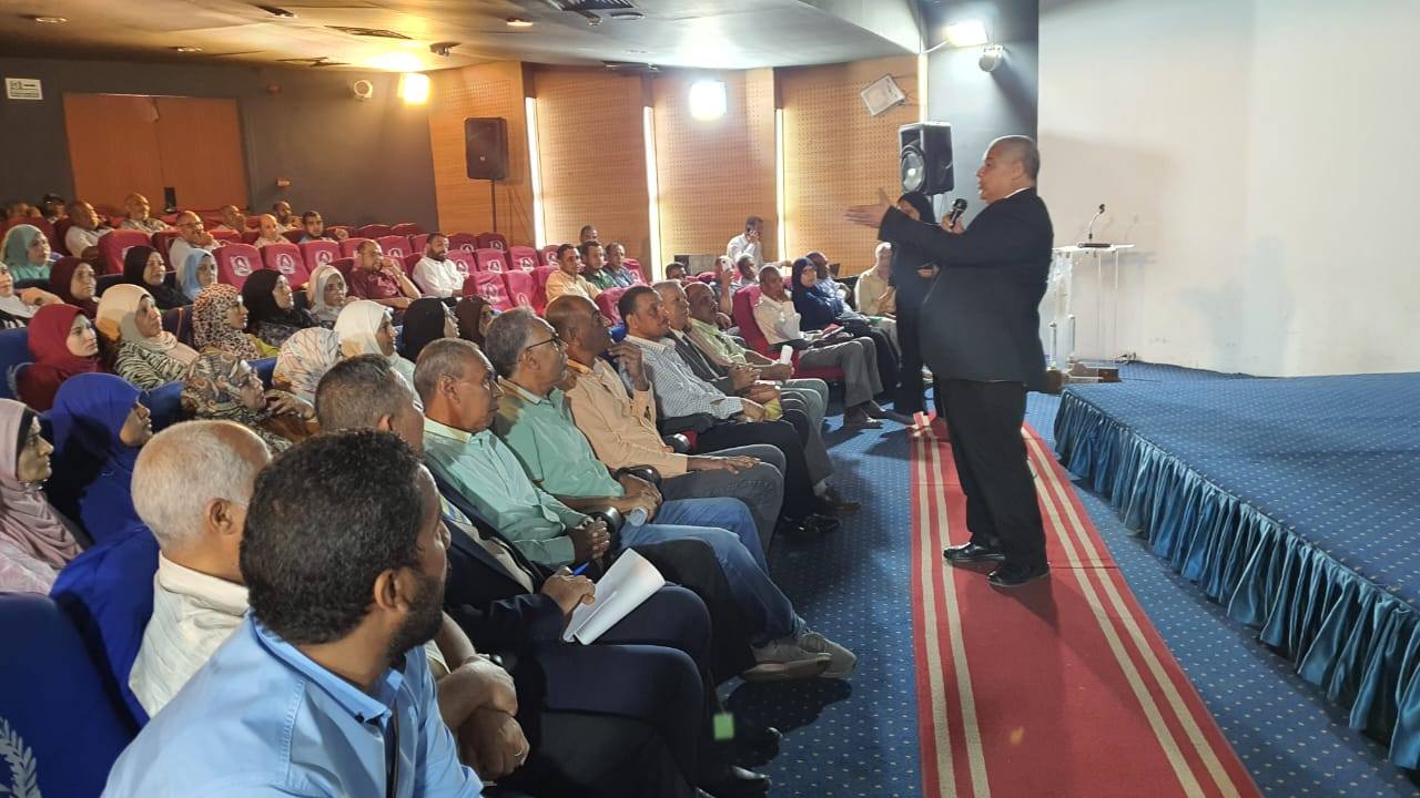 تعليم الأقصر يعقد الورشة التمهيدية لبرنامج تنمية مهارات اللغة العربية