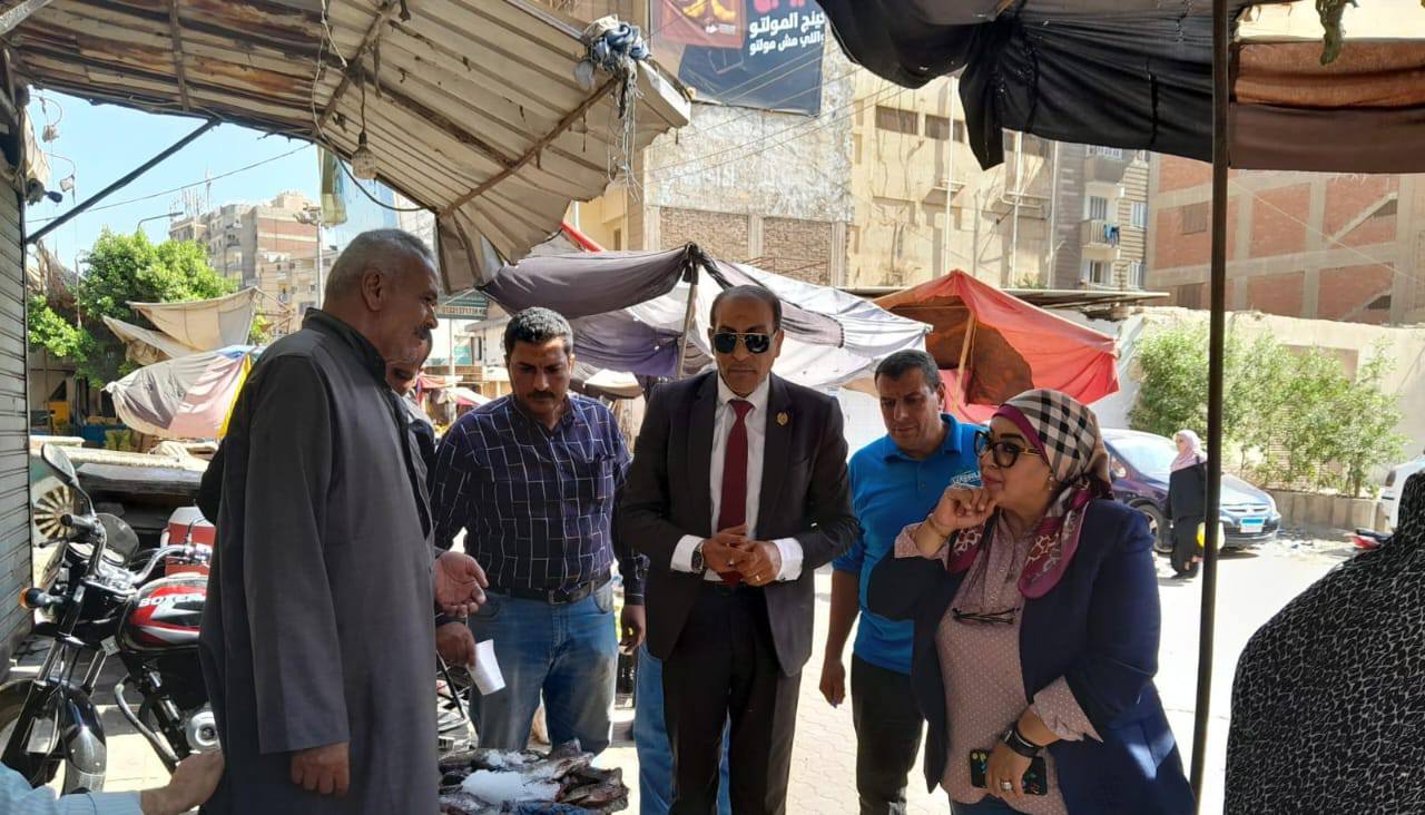 مدير تموين القليوبية خلال الحملة مدير تموين القليوبية خلال الحملة