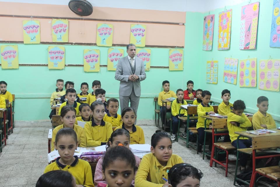 وكيل وزارة التعليم بالجيزة يوجه بتكثيف الإشراف اليومى فى المدارس