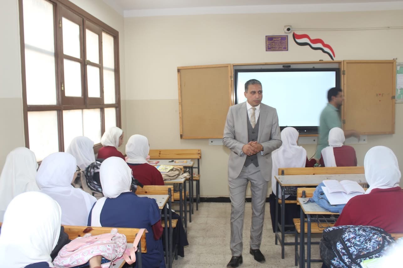 جانب من جولة وكيل وزارة التعليم بالجيزة